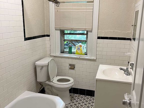 2nd image of 906 N Madison St #16289078