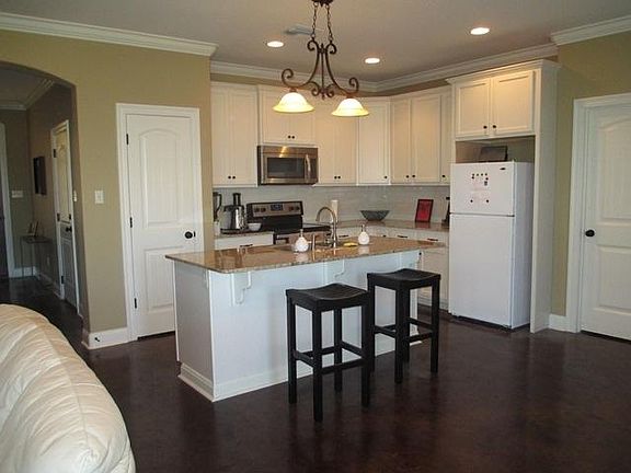 3rd image of 124 Sugar Creek Dr