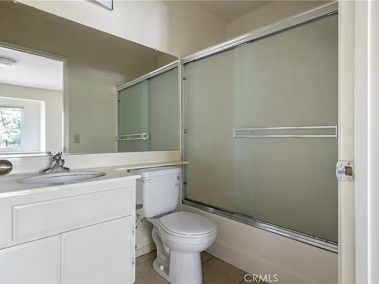 2726 S Menlo Ave — Photo 12