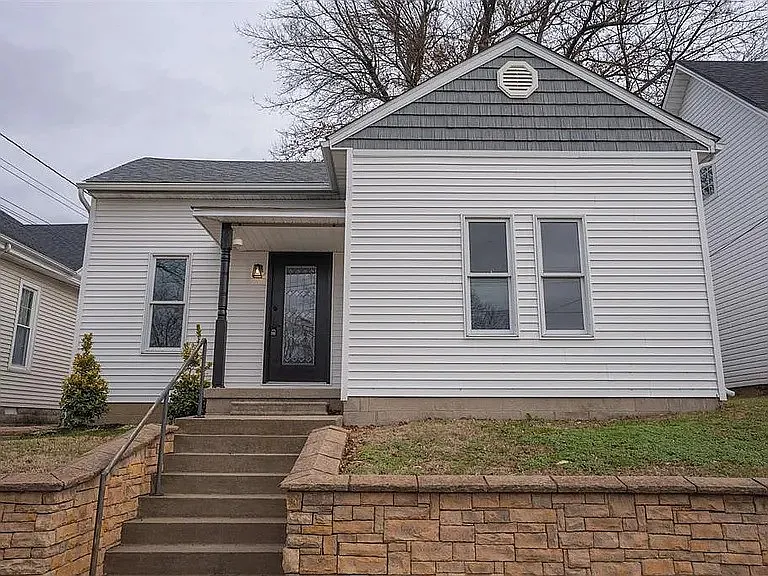 621 Clay St — Photo 1