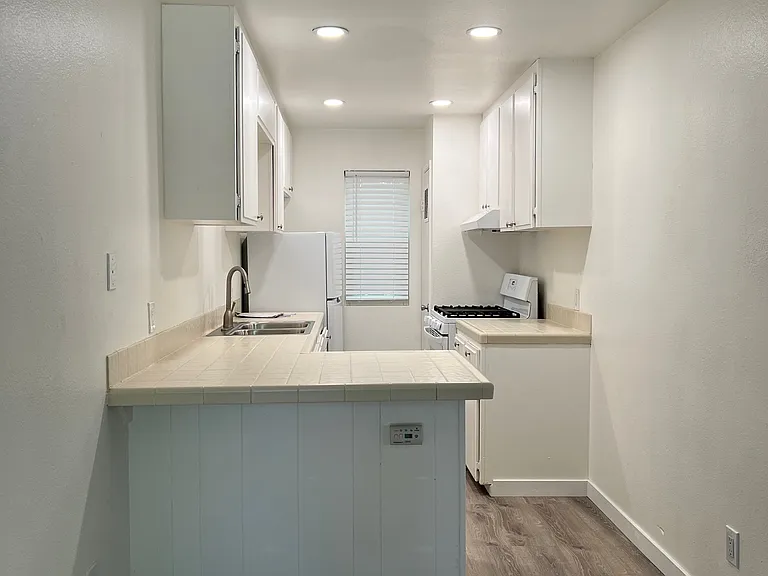280 Wells Ave #P — Photo 3