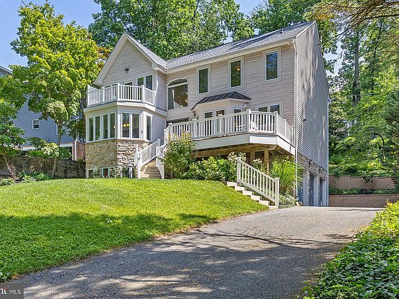 5th image of 3 W Ln