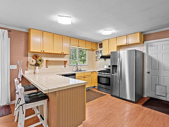 3rd image of 1370 Hoiland Road