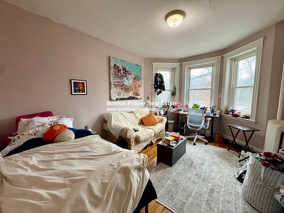 1st image of 211 Park Dr APT 33
