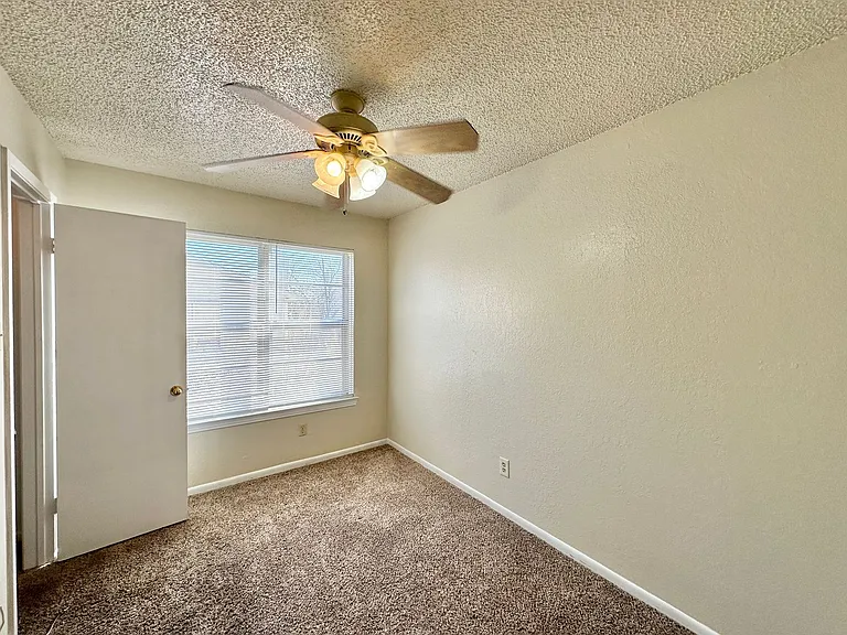 3004 Chaucer Dr — Photo 24