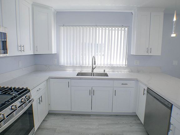 4th image of 3937 Riviera Dr #3937