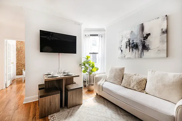 Rented by The Agency | media 2