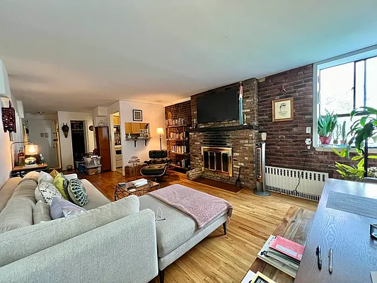 Rented by City Connections Realty | media 5