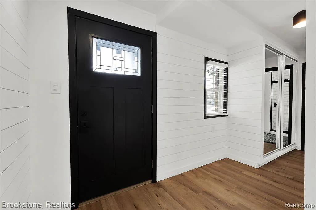 3 bed, 1.0 bath, 1748 sqft, $3,000 — Photo 3