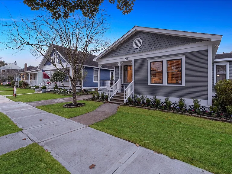 1321 Harvard St — Photo 1