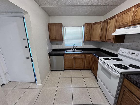 2nd image of 2856 Somerset Park Dr APT 102