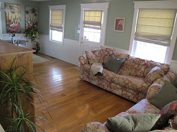 3rd image of 117 NE 38th St