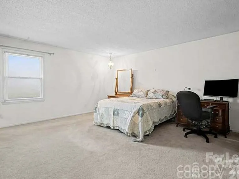 8122 Knollwood Cir — Photo 9