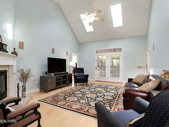 5th image of 1149 Evelyn Mae Way