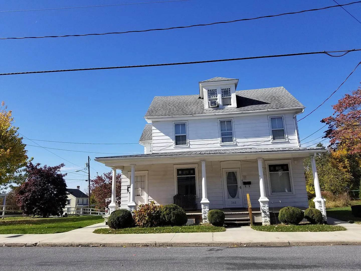 342 Fairview Ave Ground-floor Apartment — Photo 3