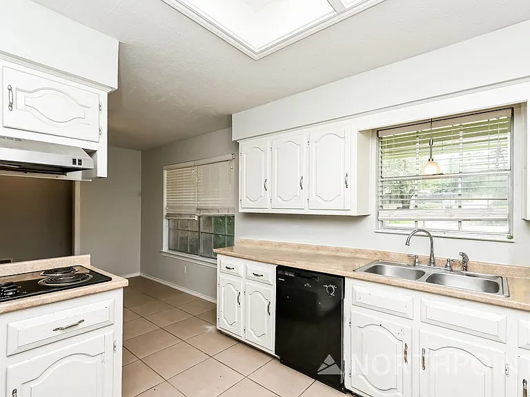 1105 Cedar Ridge Dr — Photo 5