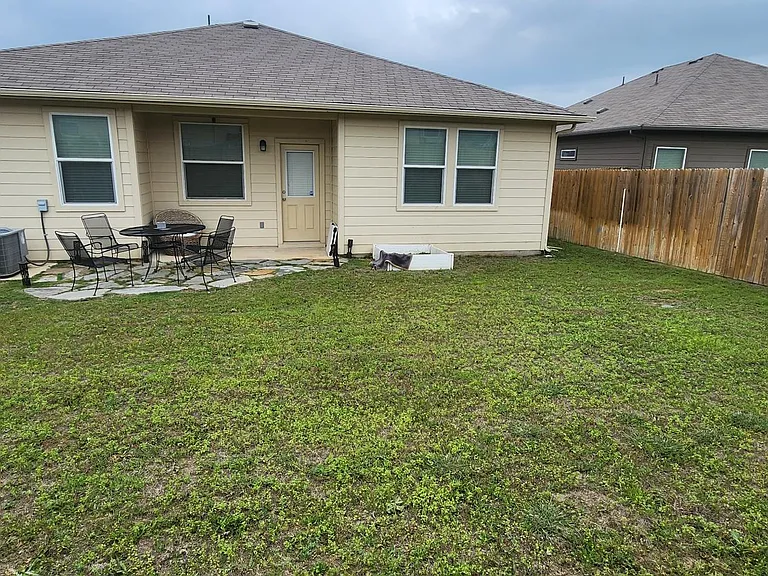 661 Donegal Ln — Photo 13