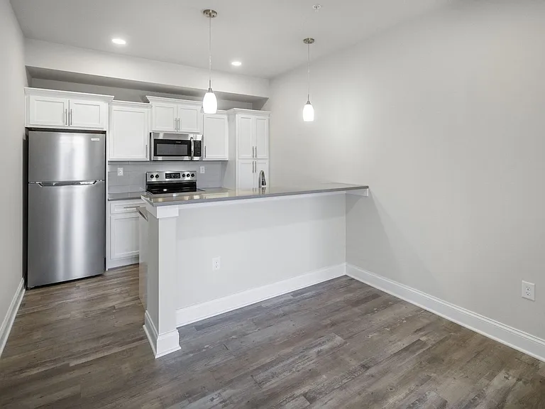 721 Burdeck St #15 — Photo 1