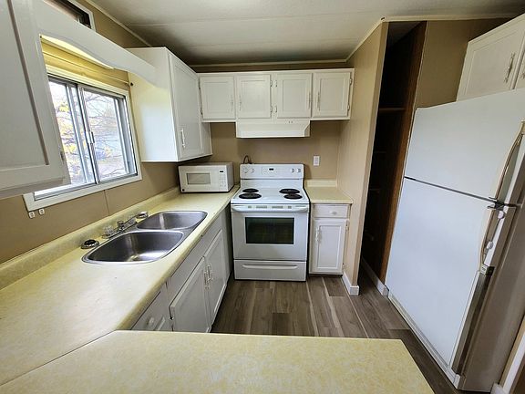 3rd image of 9207 82nd St #71