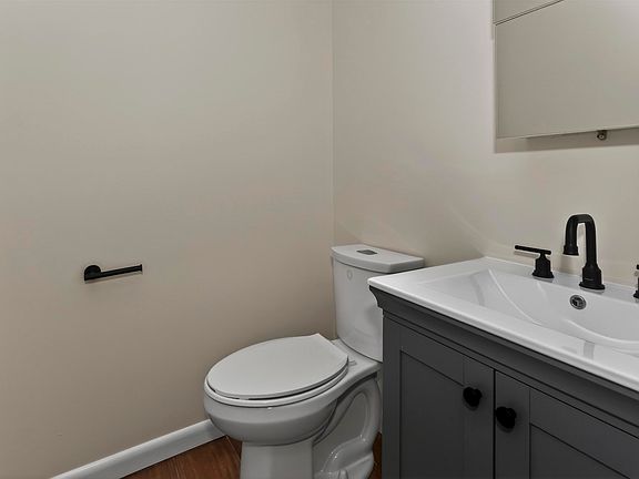 4th image of 59 School St