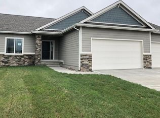 1541 S 100th St, West Des Moines, IA 50266
