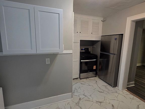2nd image of 288 Catherine St APT 2