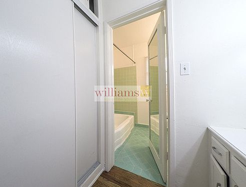 4th image of 215 N Kenmore Ave APT C