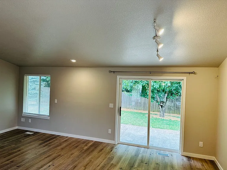 710 SE 135th Ct — Photo 10