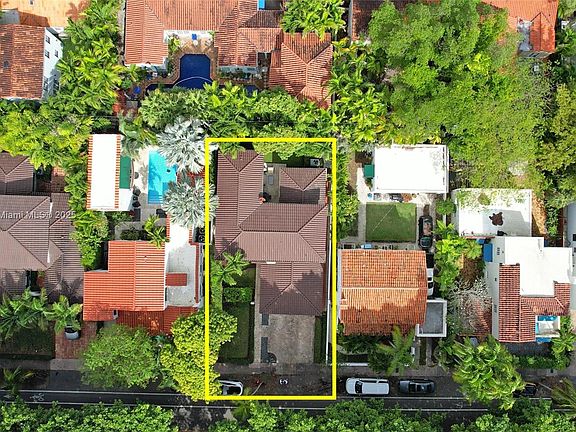 3rd image of 423 Alhambra Cir