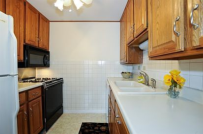 4th image of 1105 Royal Street George Dr #101