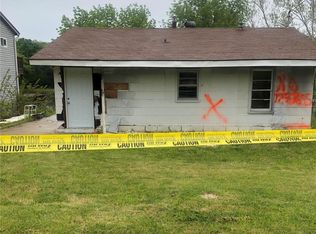 14290 S Lake Dr, De Soto, MO 63020