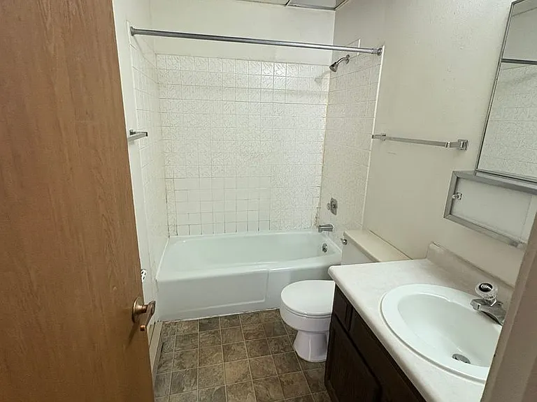 1909 S Black Ave — Photo 33