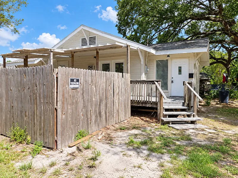 3 bed, 1.0 bath, 1060 sqft, $1,795 — Photo 3