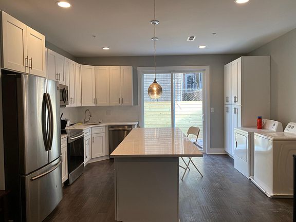 4th image of 419 N Holly St #1