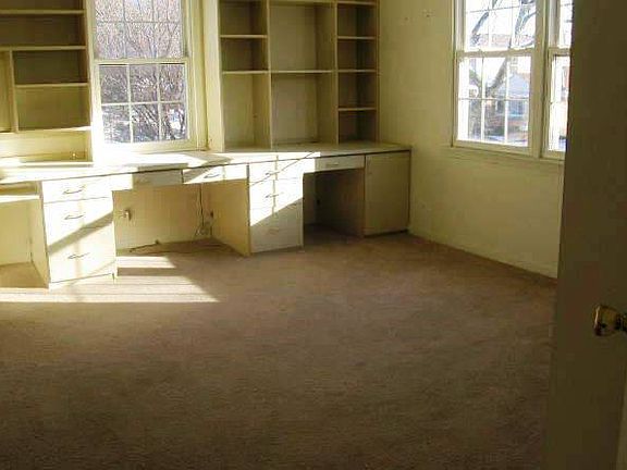 5th image of 2421 Bradley Pl