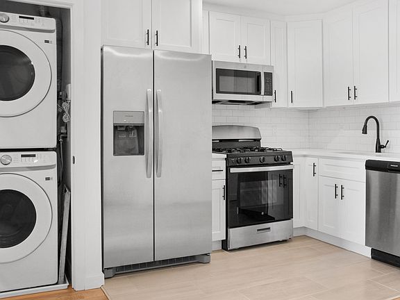2nd image of 949 Herkimer St #2