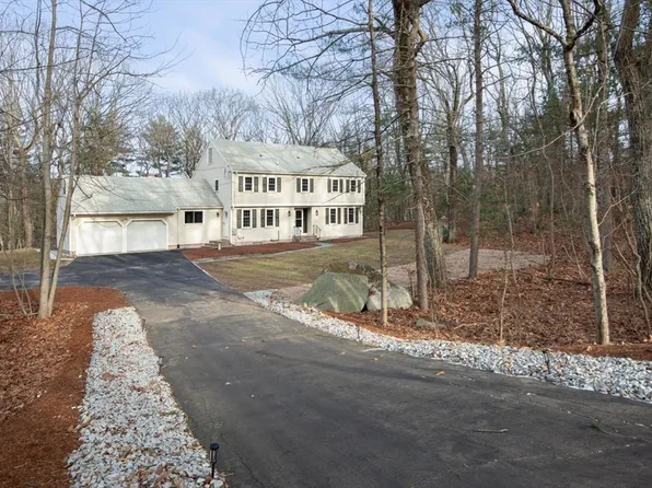 40 Rolling Ln, Dover, MA 02030