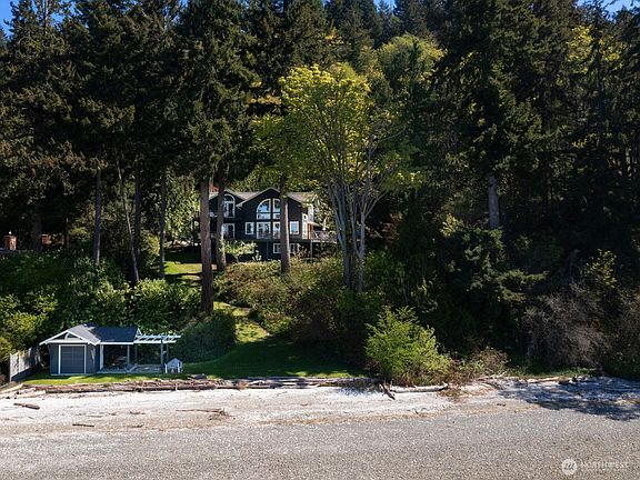 2nd image of 6919 Crystal Springs Drive NE