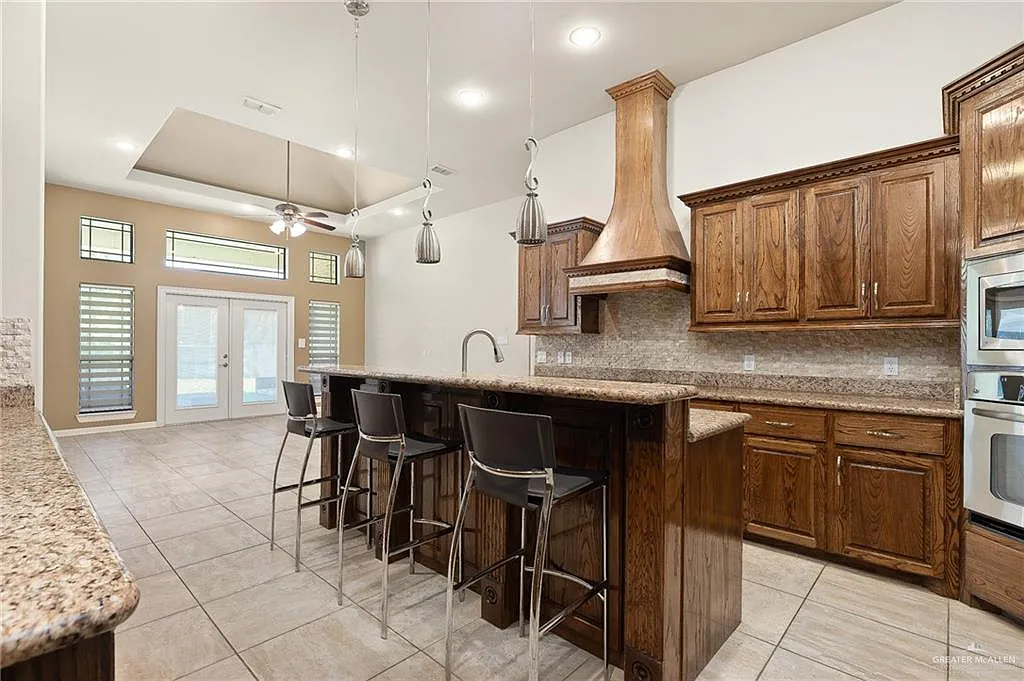 4 bed, 3.0 bath, 2498 sqft, $2,800 — Photo 4