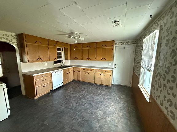 2nd image of 126 W Slater St