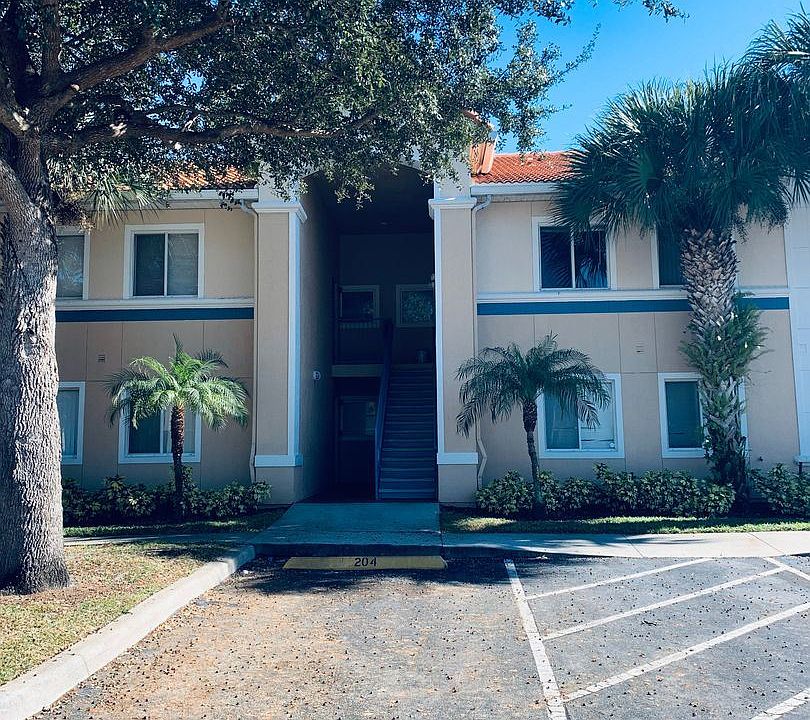 1st image of 516 Villa Del Sol Cir APT 203