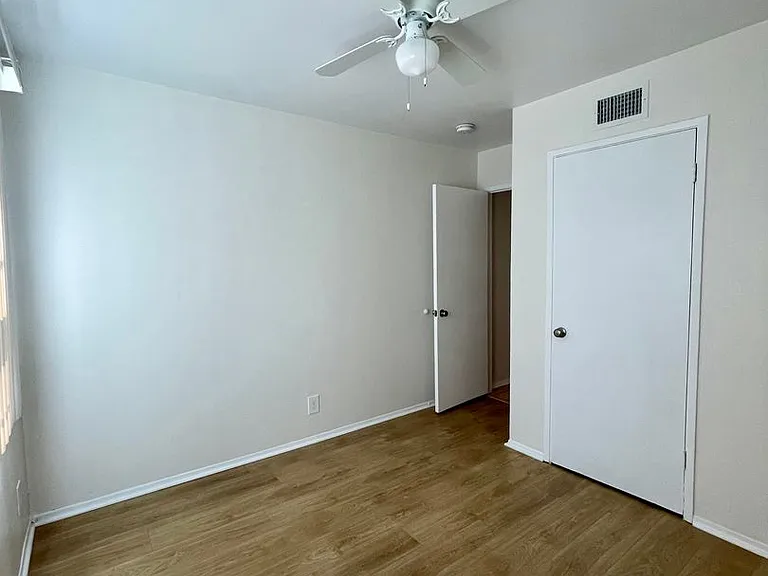 123 Hastings Ave — Photo 17