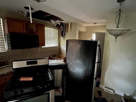 5th image of 4926 Davison Ave