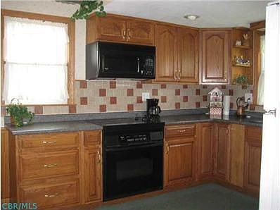 5th image of 548 Forest St