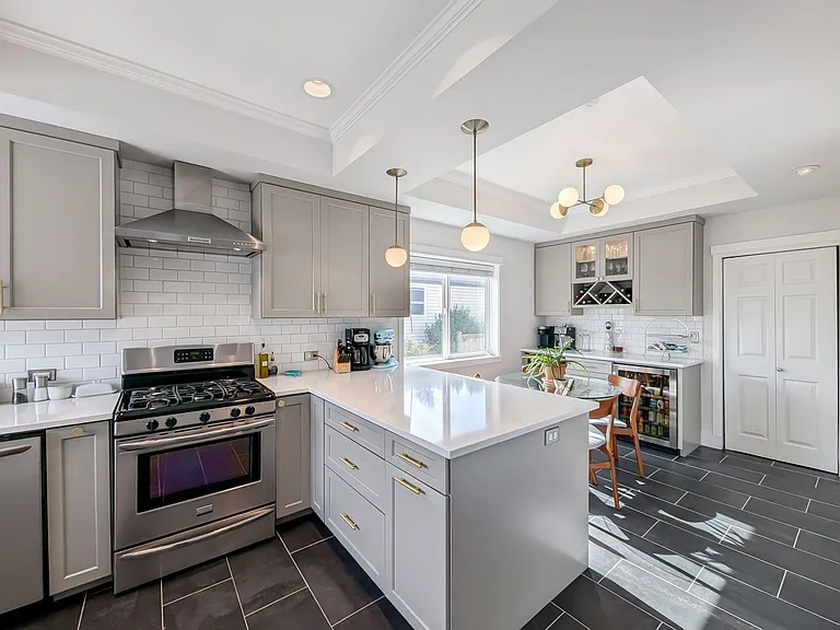 4030 38th Ave SW — Photo 17