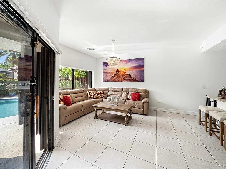 NW 18th Pl — Photo 10