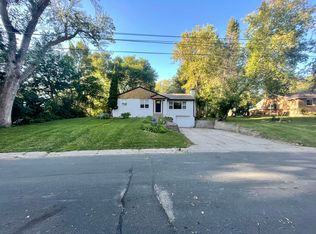 6046 Hillcrest Rd, Mound, MN 55364