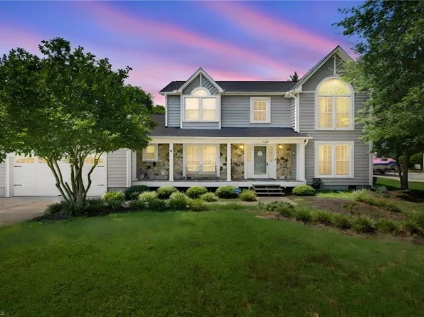 3809 Oak Forest Dr, High Point, NC 27265