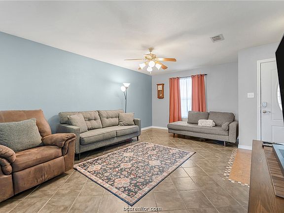 3rd image of 15130 Faircrest Dr
