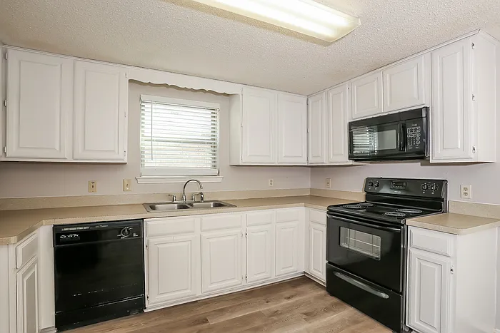 722 Nightingale Cir — Photo 9